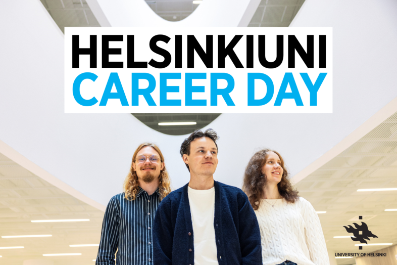 Kolme ihmistä kasvot kameraan päin Kaisa-talon aulassa, päällä teksti Helsinki uni career day.