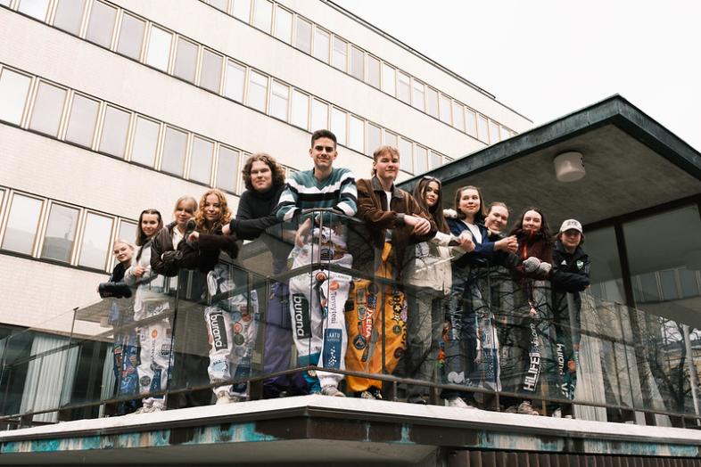 Tuutoreita Porthanian pihalla