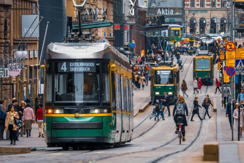 Trams running on Aleksanterinkatu.